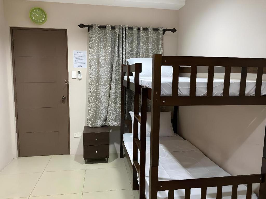 Oyo 766 Ichehan Apartments Manila Exteriör bild