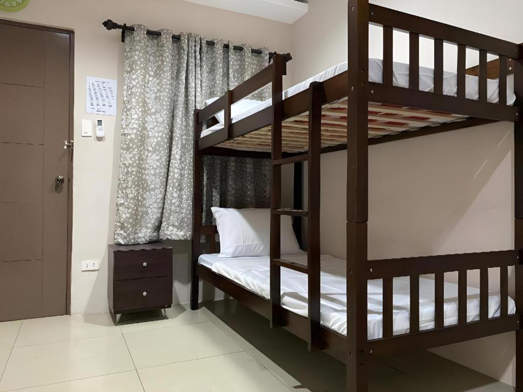 Oyo 766 Ichehan Apartments Manila Exteriör bild
