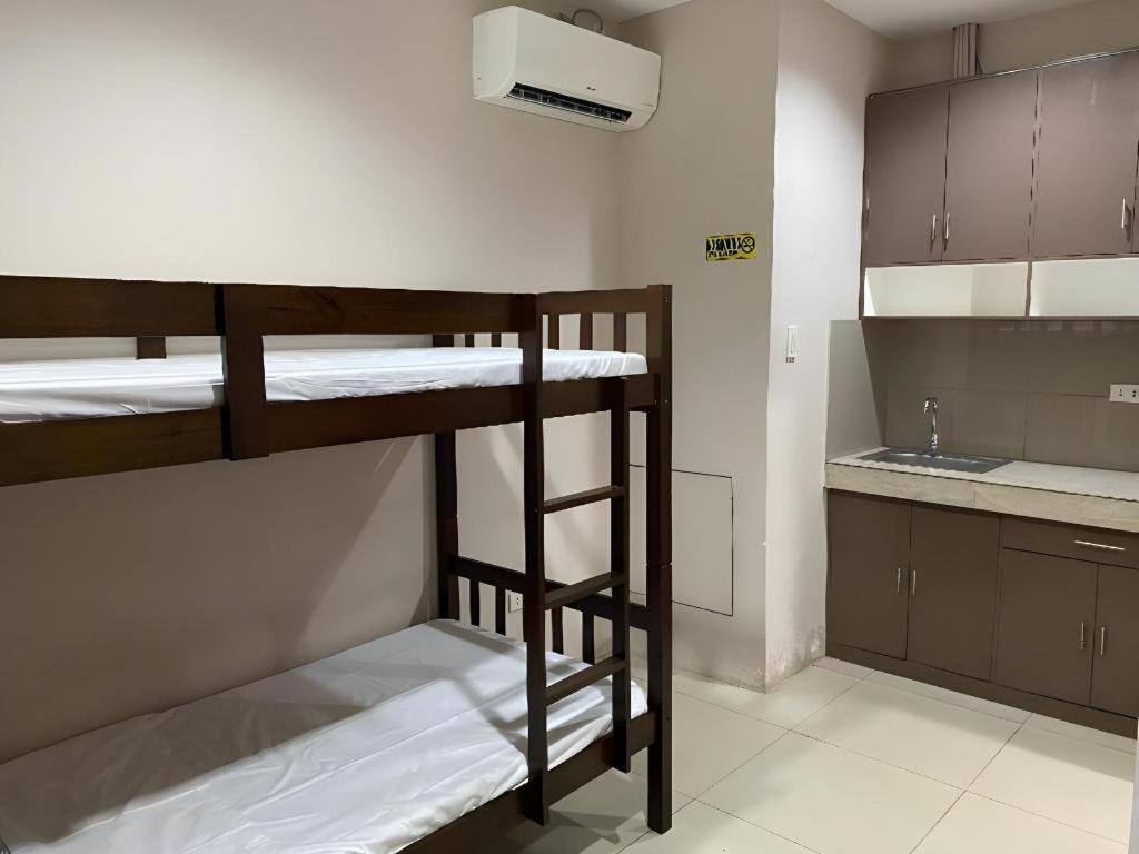 Oyo 766 Ichehan Apartments Manila Exteriör bild